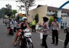 Polres-Bondowoso-Berbagi-Takjil-Sembari-Edukasi-Pengendara-Tertib-Lalu-Lintas