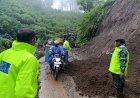 Polres-Malang-Terjunkan-Tim-Tanggap-Bencana-Tangani-Longsor-di-Jalur-Wisata-Bromo