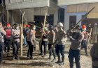 Ratusan-Personel-Polresta-Sidoarjo-Berjibaku-Bersihkan-Puing-Bangunan-Ponpes-Al-Khoziny