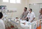 Kapolresta-Sidoarjo-Jenguk-Santri-yang-Masih-dalam-Perawatan