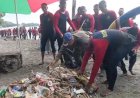 Pusdik-Brimob-Gelar-Aksi-Bersih-Pantai-Pasir-Putih-Situbondo-Tindak-Lanjuti-Arahan-Presiden-RI