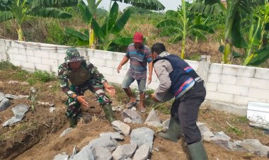 Sinergi-TNI-Polri-dan-Masyarakat-dalam-Pembangunan-TPQ-Masjid-di-Desa-Tambak-Kalisogo-Jabon-Sidoarjo
