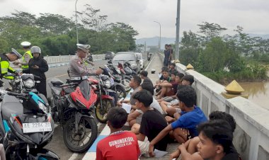 Polres-Pacitan-Gelar-Razia-Balap-Liar-di-JLS,-20-Unit-Motor-Berhasil-Diamankan
