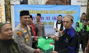 Polisi-dan-Ojol-di-Sidoarjo,-Doa-Bersama-untuk-Pemilu-2024-Damai