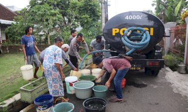 Polres-Malang-Salurkan-Bantuan-Air-Bersih-untuk-Warga-Dusun-Pepen