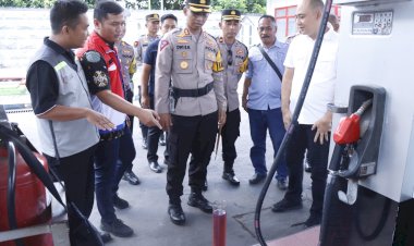 *Polres-Situbondo-Sidak-SPBU,-Pastikan-Stok-dan-Takaran-BBM-Aman-Jelang-Idul-Fitri*