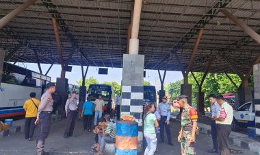 Sukseskan-WWF-2024,-Personel-Gabungan-Amankan-Terminal-Purabaya-Tujuan-Bali