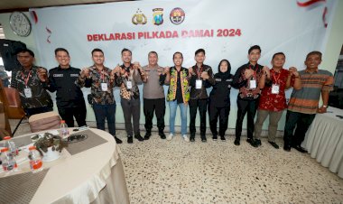 Buka-Temu-Kangen-Netizen-Kabidhumas-Polda-Jatim-Beri-Apresiasi-WargaNet