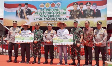 Kapolri-Bersama-Panglima-TNI-Tanam-Jagung-di-Sidoarjo,-Tandai-Peluncuran-Gugus-Tugas-Polri-Dukung-Ketahanan-Pangan