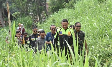 Kapolres-Bondowoso-Bersama-Forkopimda-Menembus-Jalan-Terjal,-Pastikan-Distribusi-Logistik-Pilkada-di-Lokasi-Terpencil-Aman
