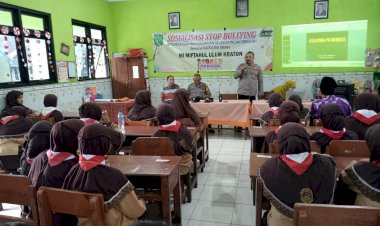 Polsek-Krian-Edukasi-Bahaya-Perundungan-dan-Narkoba-ke-Pelajar