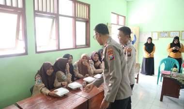 Sukseskan-Program-Kesehatan-Anak,-Polres-Situbondo-Berbagi-Makanan-Bergizi-dan-Susu-Gratis