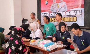 Polresta-Sidoarjo-Peduli-Kesehatan-Warga-Terdampak-Banjir-Desa-Kedungbanteng