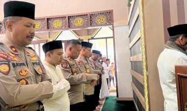 Polresta-Banyuwangi-Gelar-Sholat-Ghaib-untuk-Korban-KMP-Tunu-Pratama-Jaya