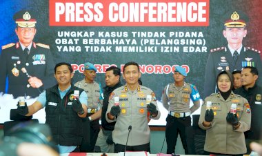 Polres-Ponorogo-Ungkap-Produksi-Obat-Ilegal,-Ribuan-Botol-Diamankan