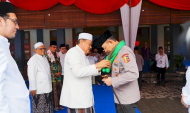 Kapolri-Temui-Gus-Ubed-di-Ponpes-Langitan-Jatim,-Jaga-Silaturahmi-dengan-Ulama