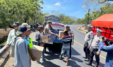Hari-Lalu-Lintas-Bhayangkara-ke-70-Polres-Situbondo-Berbagi-Sembako-dan-Rompi-untuk-Supeltas