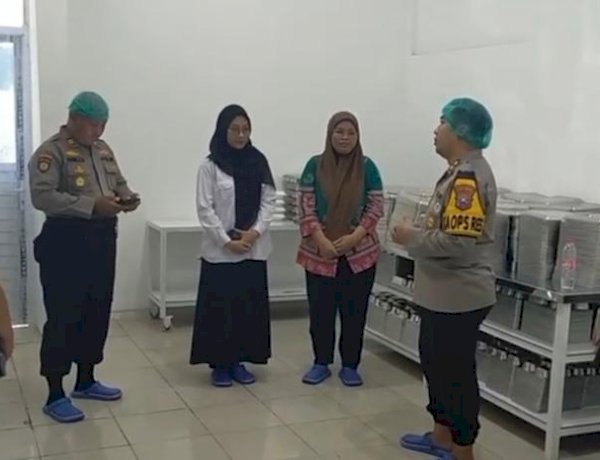 Kapolres Pelabuhan Tanjung Perak Tinjau Kesiapan SPPG, Dukung Program Pemenuhan Gizi Nasional