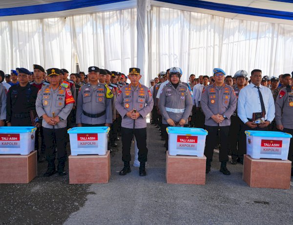 Kapolri Beri Motivasi dan Apresiasi kepada Anggota Polri Terdampak Bencana di Sumbar