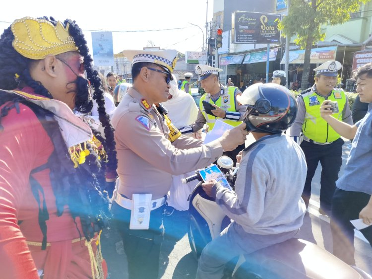 Polres Ngawi Libatkan Tokoh Wayang Saat Operasi Patuh Semeru 2024 Ajak Masyarakat Tertib Lalin