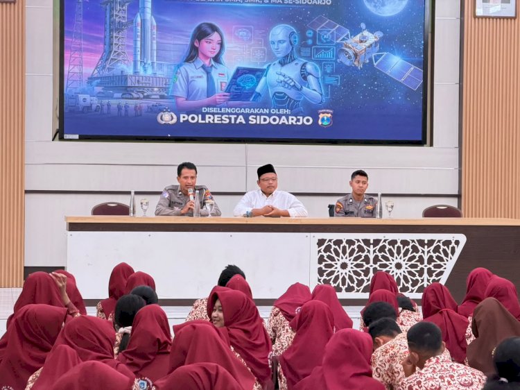 Polresta Sidoarjo Edukasi Siswa SMKN 2 Buduran tentang Pemanfaatan AI