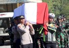 Gugur-dalam-Tugas,-Jenazah-Bripka-Anumerta-Ronald-M.-Enok-Diterbangkan-ke-Jayapura-dan-Dimakamkan-di-Sentani