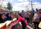 Ketum-Bhayangkari-Beri-Bantuan-hingga-Hibur-Anak-anak-Korban-Bencana-di-Tapanuli-Tengah