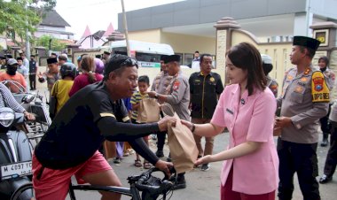Sinergi-di-Bulan-Ramadhan-Polres-Sumenep-Bersama-Lintas-Instasi-Berbagi-Takjil