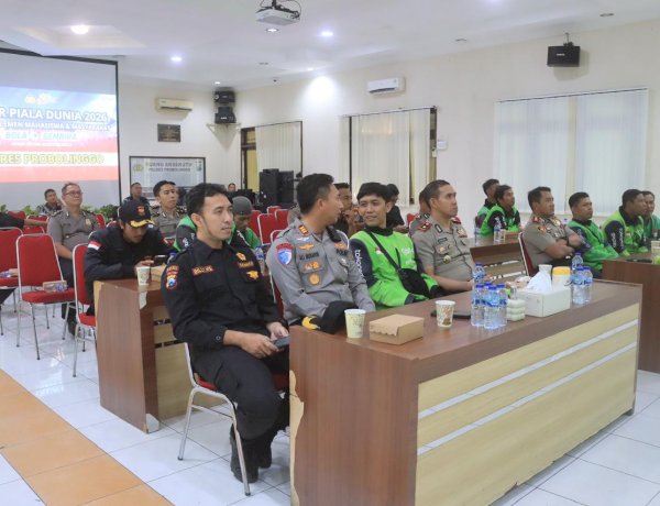 Polres Probolinggo Perkuat Silaturahmi, Ajak Mahasiswa dan Komunitas Ojol Nobar Piala Dunia
